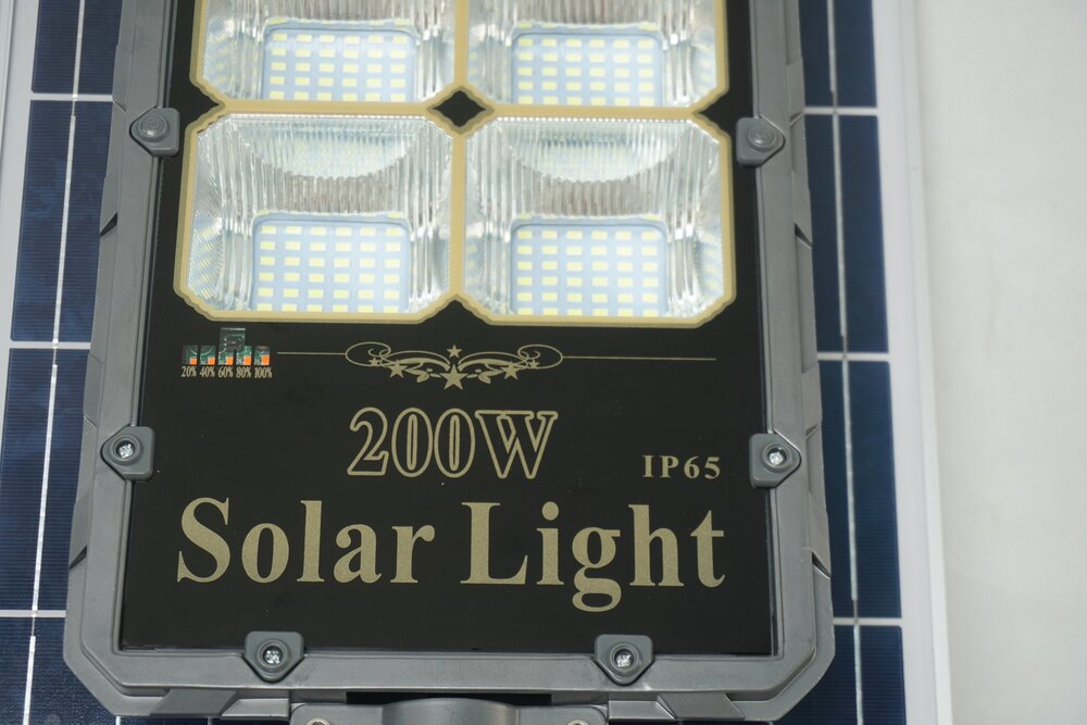 Đèn Đường Năng Lượng Mặt Trời Cao Cấp 200W Roiled RB-200 Siêu Sáng